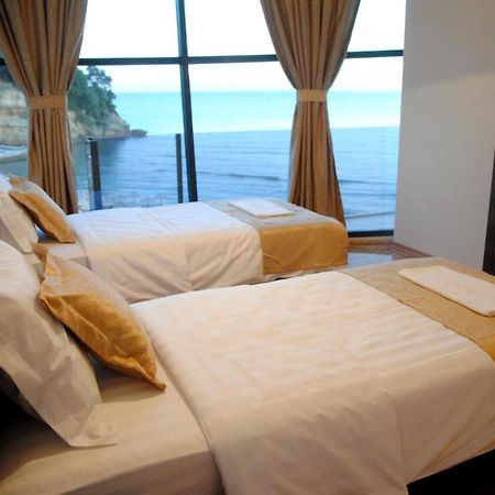 Hotel Cruiser Ulcinj Buitenkant foto