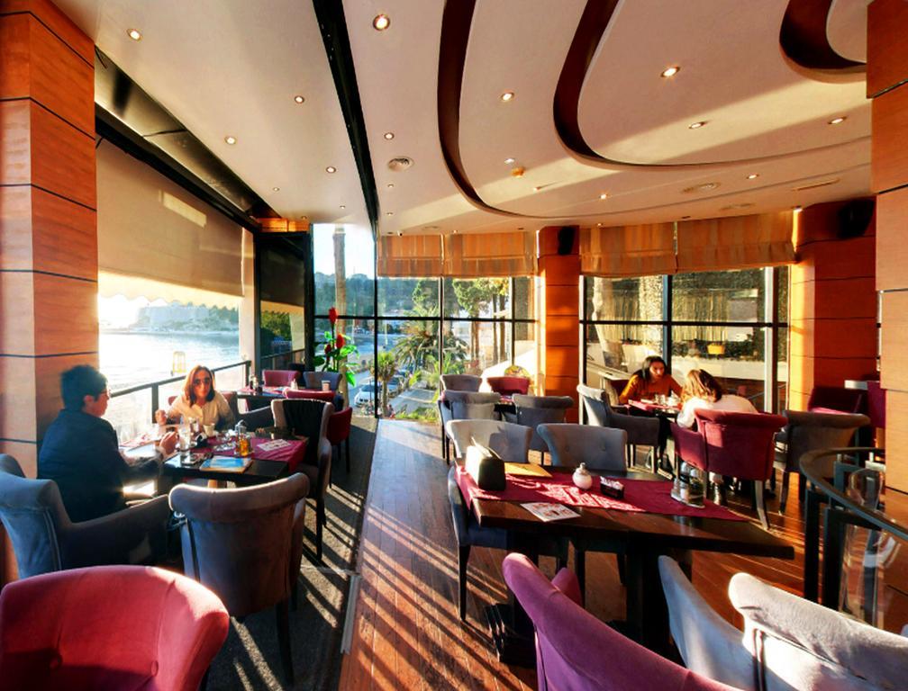 Hotel Cruiser Ulcinj Buitenkant foto