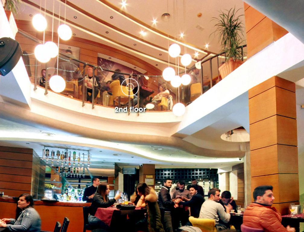 Hotel Cruiser Ulcinj Buitenkant foto