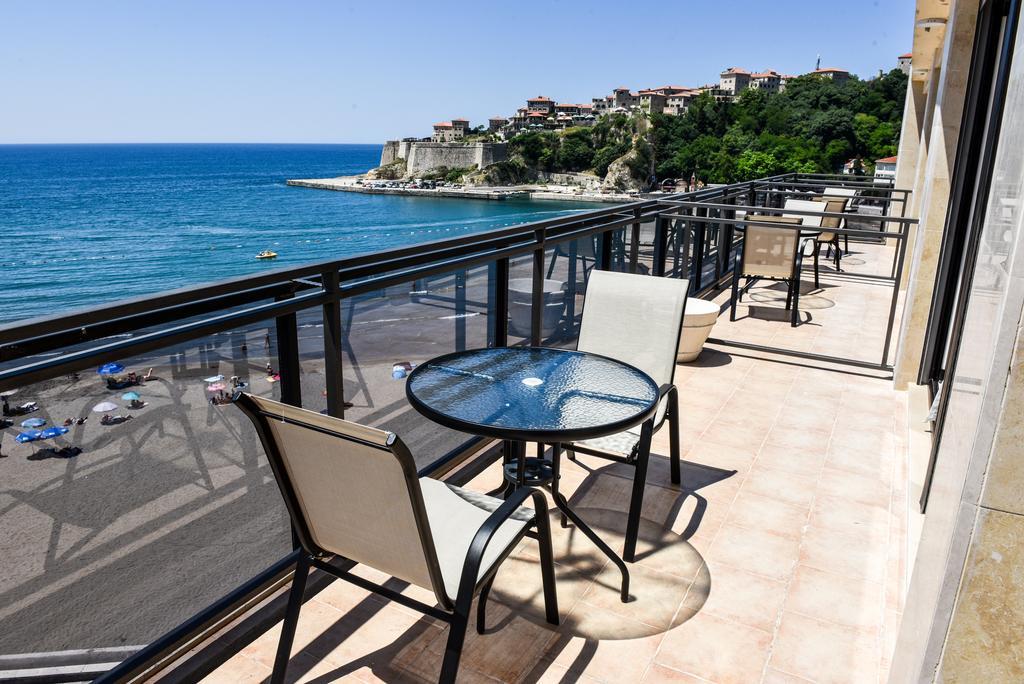 Hotel Cruiser Ulcinj Buitenkant foto