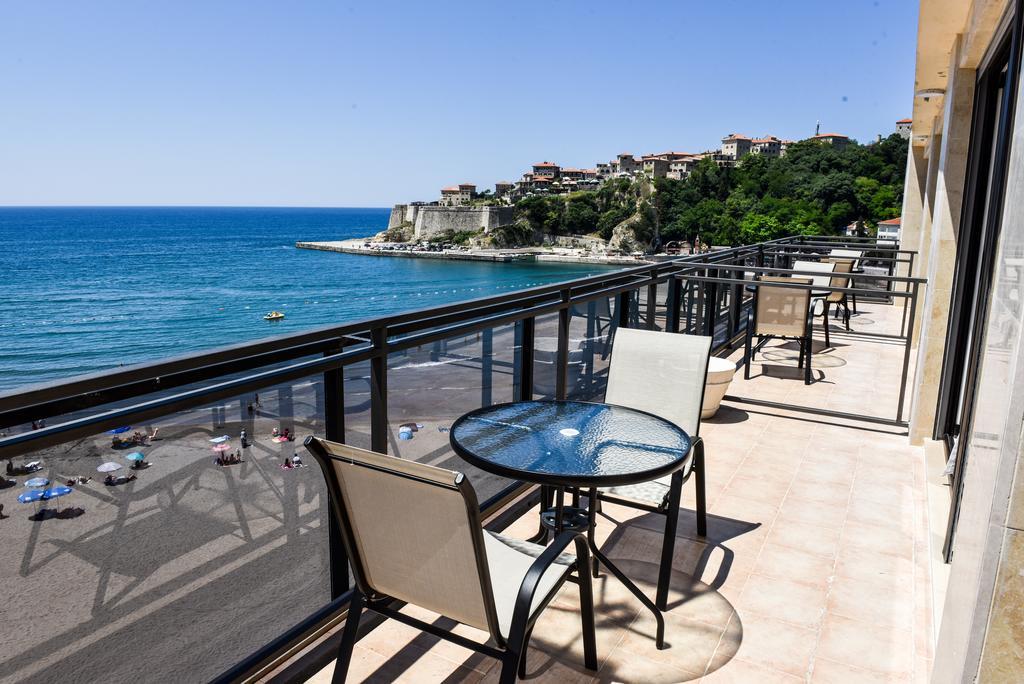 Hotel Cruiser Ulcinj Buitenkant foto