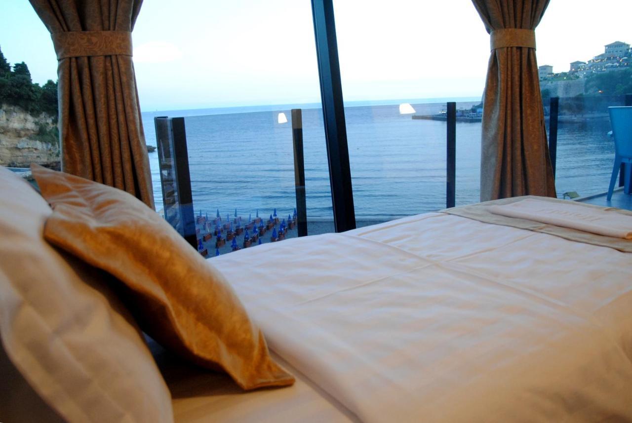 Hotel Cruiser Ulcinj Buitenkant foto