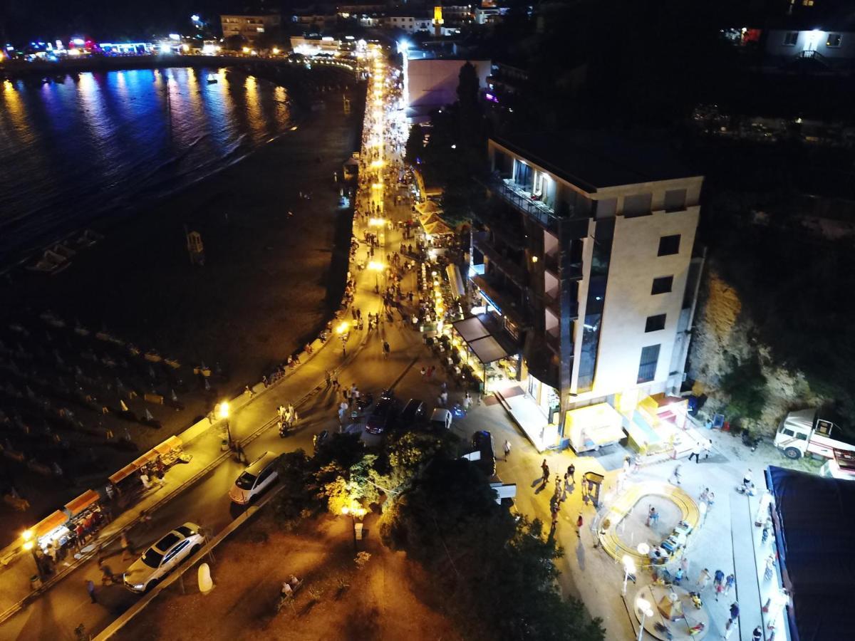 Hotel Cruiser Ulcinj Buitenkant foto