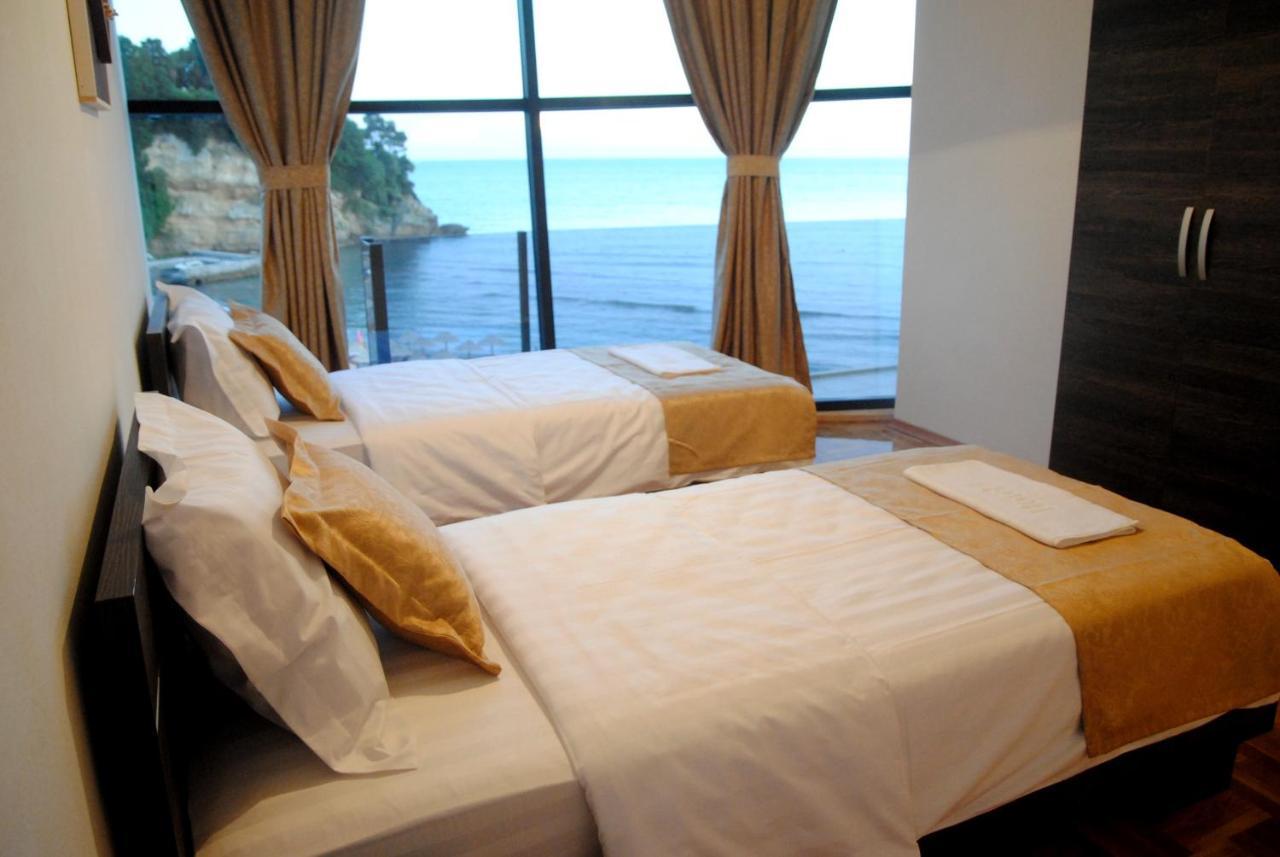 Hotel Cruiser Ulcinj Buitenkant foto