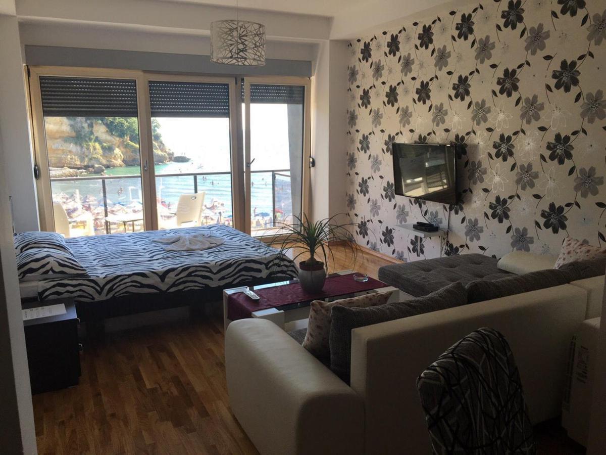 Hotel Cruiser Ulcinj Buitenkant foto